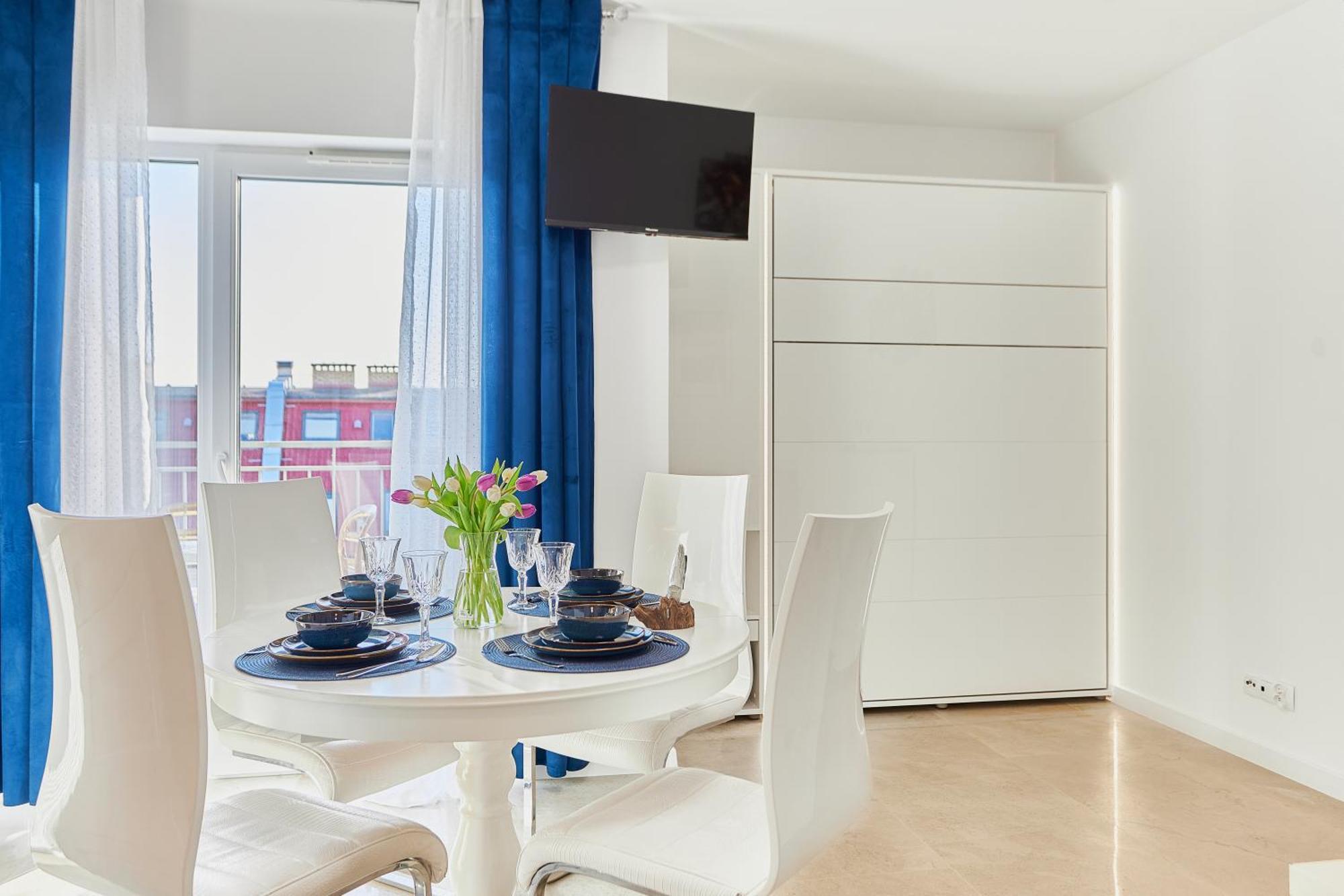 Golden Hour Apartments- Plac Slowianski 43 슈비노우이스쳬 외부 사진